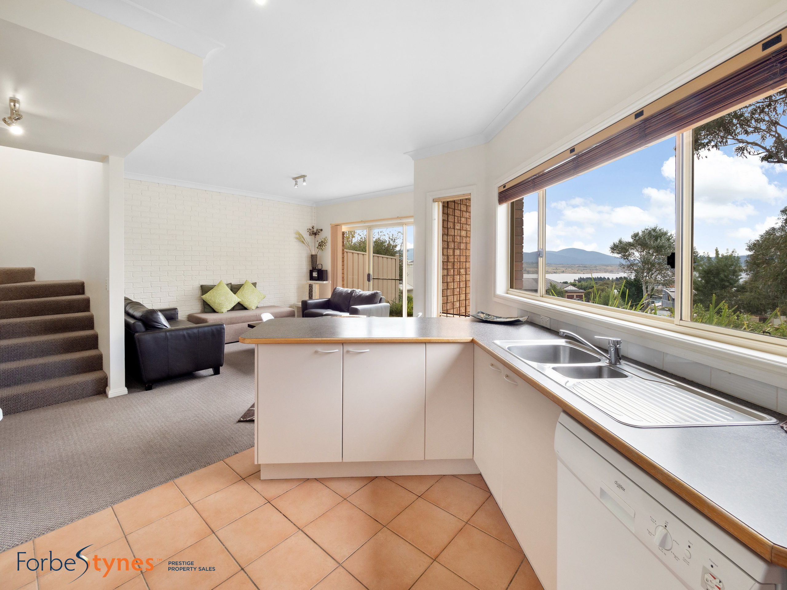 Immaculate Jindabyne Villa SOLD via Online Auction Forbes Stynes